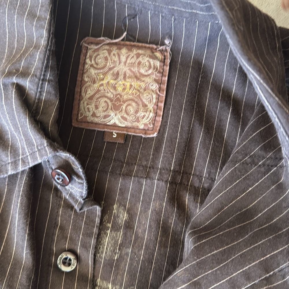 Roar Button Down - Picture 3 of 5
